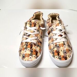 Ladies Apt 22, tennis shoes, size 6, doggie print cute design new never worn.